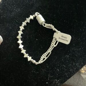 New Silver toned magnet closure bracelet